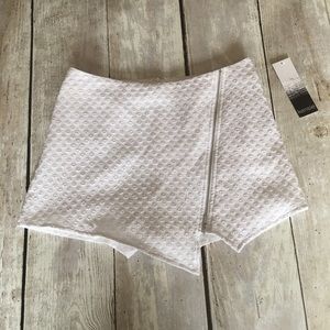 Kensie Textured Zip-front Skort